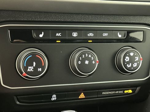 Used 2022 Volkswagen Atlas Cross Sport SE AWD/4WD image 19