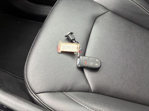 Used 2025 Jeep Compass Limited image 18