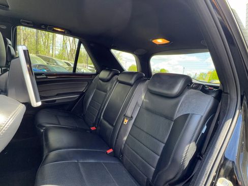 Used 2010 Mercedes-Benz ML 63 AMG 4MATIC image 20