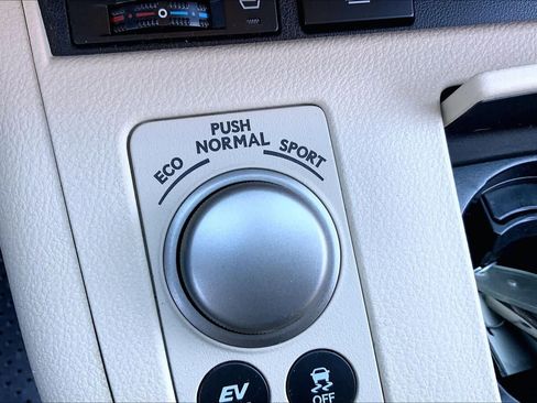 Used 2013 Lexus ES 300h Hybrid w/ Luxury Pkg image 32