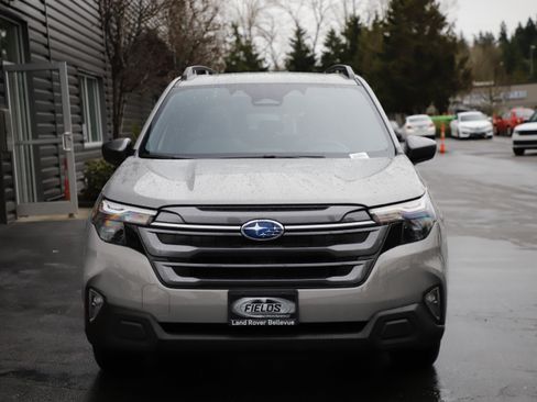 Used 2025 Subaru Forester Premium w/ Convenience Package #1 image 4