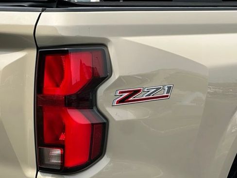 Used 2024 Chevrolet Colorado Z71 w/ Z71 Convenience Package 2 AWD/4WD image 14