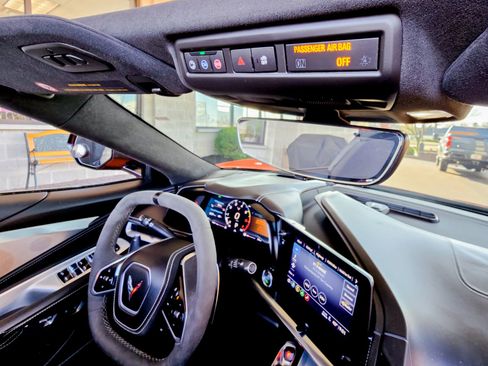 Used 2021 Chevrolet Corvette Stingray Premium Conv w/ Z51 Performance Package image 19