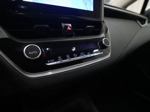 Used 2025 Toyota Corolla LE image 20