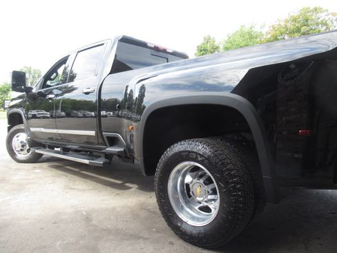 Used 2024 Chevrolet Silverado 3500 High Country w/ High Country Premium Package image 16
