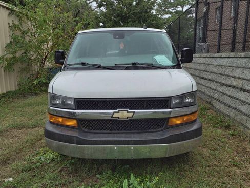 Used 2019 Chevrolet Express 3500 LT w/ LT Preferred Equipment Group RWD image 9