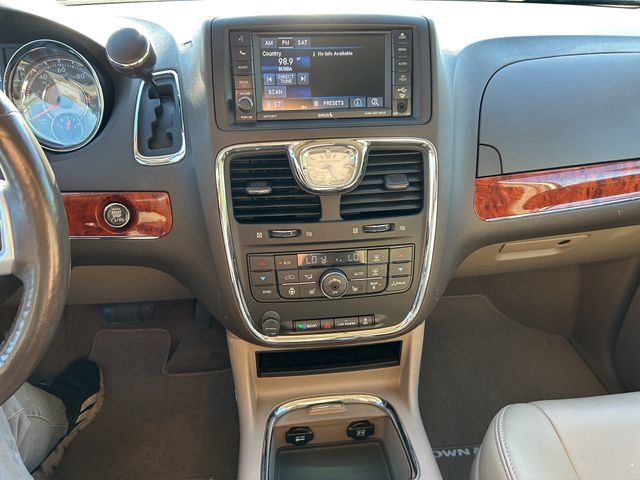 Used 2015 Chrysler Town & Country Touring-L w/ Driver Convenience Group FWD image 21