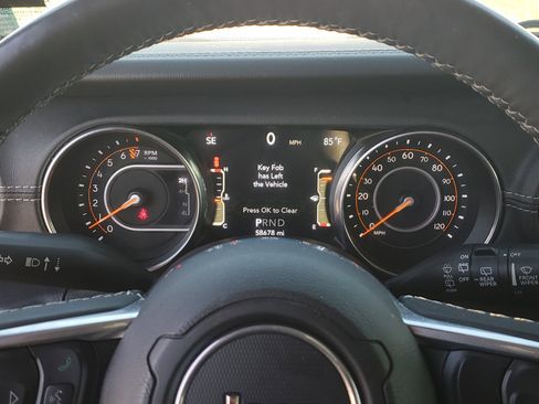 Used 2019 Jeep Wrangler Unlimited Sahara image 24