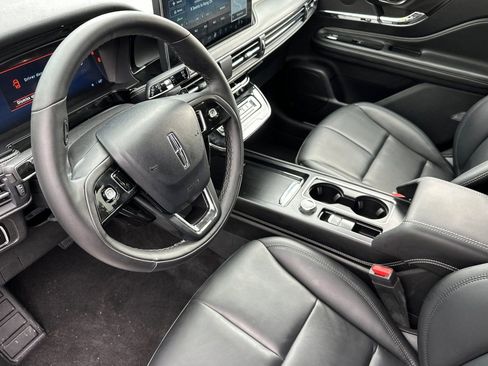 Used 2025 Lincoln Corsair FWD w/ Rear Removable Package Tray image 4