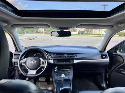 Used 2011 Lexus CT 200h Premium image 19