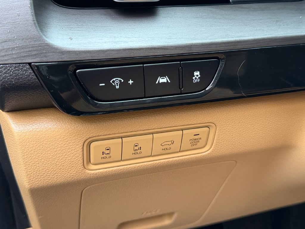 Used 2024 Kia Carnival EX FWD image 29