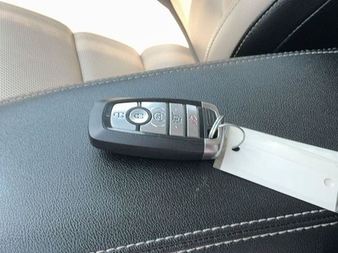 Used 2022 Ford Escape SEL w/ Technology Package AWD/4WD image 10