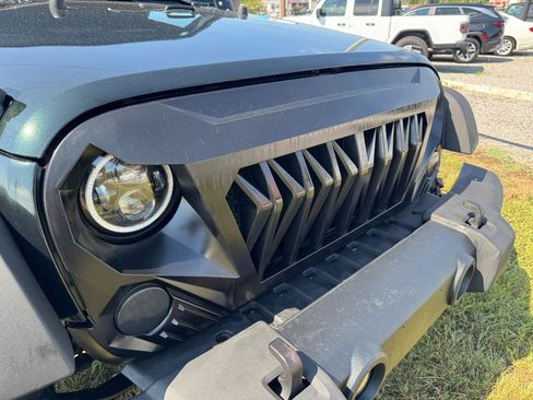 Used 2012 Jeep Wrangler Unlimited Sahara w/ Connectivity Group AWD/4WD image 7