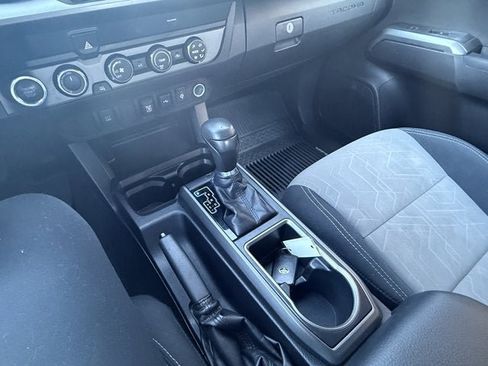 Used 2020 Toyota Tacoma TRD Off-Road image 25