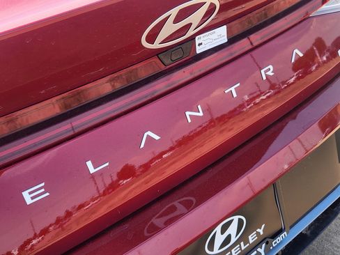 New 2025 Hyundai Elantra Limited image 11
