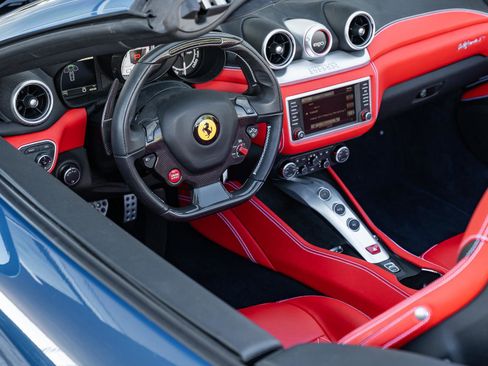 Used 2016 Ferrari California T image 24