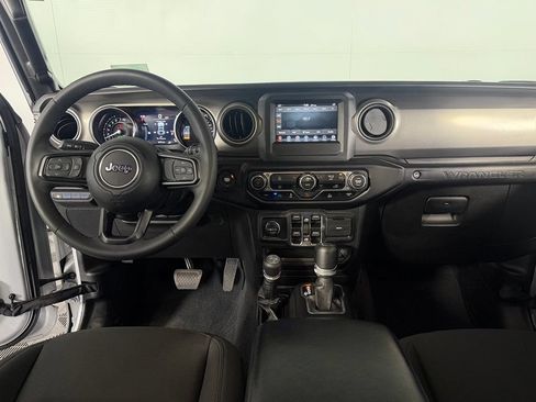Certified 2023 Jeep Wrangler Unlimited AWD/4WD image 15
