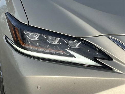 Used 2021 Lexus ES 350 Ultra Luxury w/ Accessory Package 2 image 9