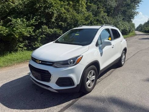 Used 2017 Chevrolet Trax LT FWD image 1
