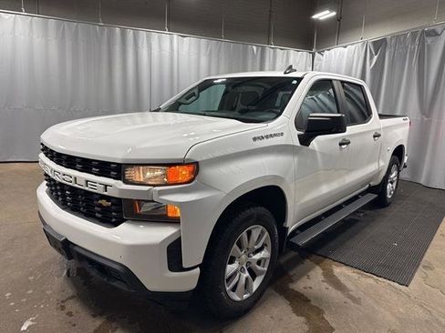 Used 2019 Chevrolet Silverado 1500 Custom w/ Custom Value Package image 3