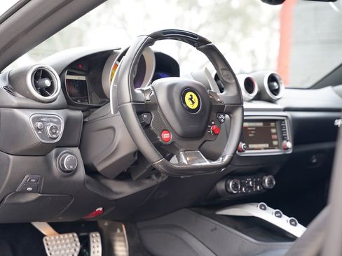 Used 2016 Ferrari California T RWD image 12