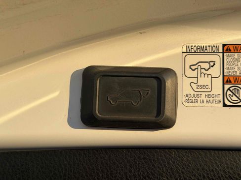 Used 2017 Toyota RAV4 XLE FWD image 16