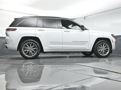 Used 2025 Jeep Grand Cherokee Summit AWD/4WD image 40