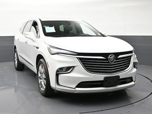 Used 2023 Buick Enclave Essence w/ Experience Buick Package AWD/4WD image 7