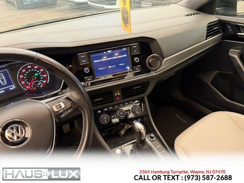 Used 2020 Volkswagen Jetta R-Line w/ R-Line Cold Weather Package FWD image 9