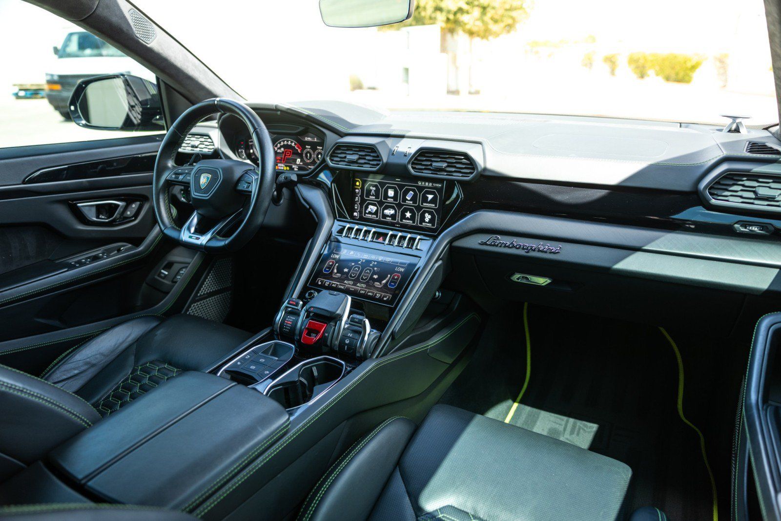 Used 2022 Lamborghini Urus AWD/4WD image 14