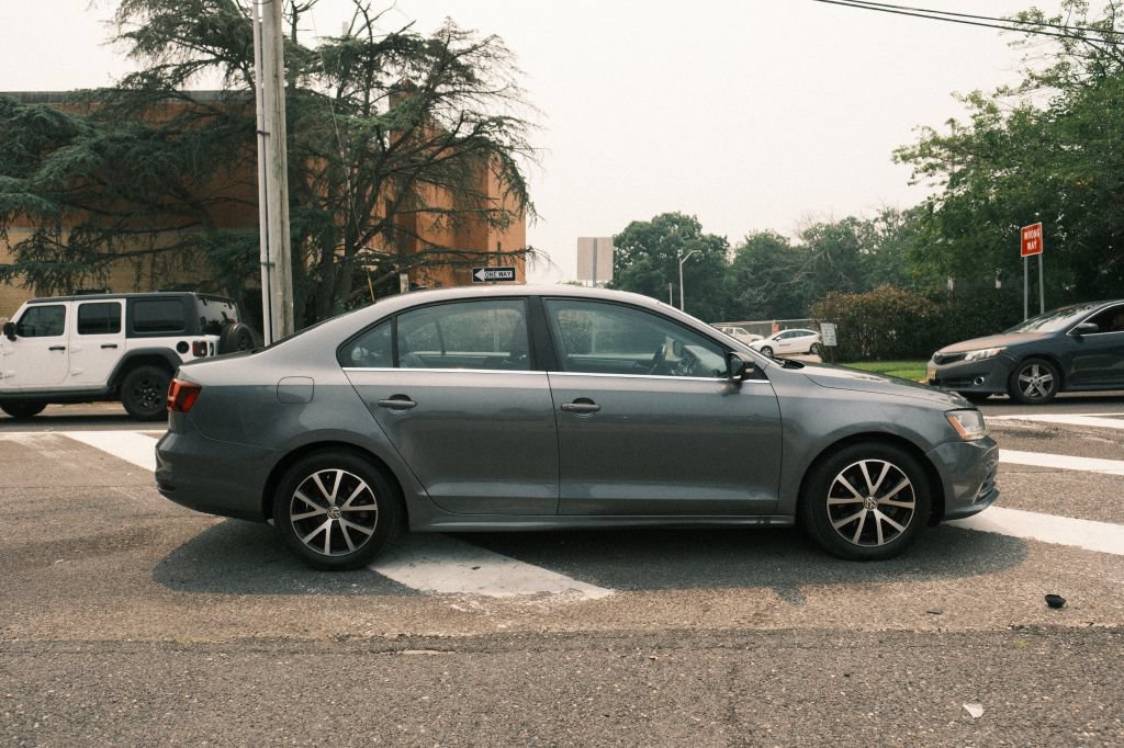 Used 2017 Volkswagen Jetta SE FWD image 4