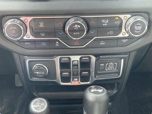 Used 2024 Jeep Wrangler Unlimited AWD/4WD image 21