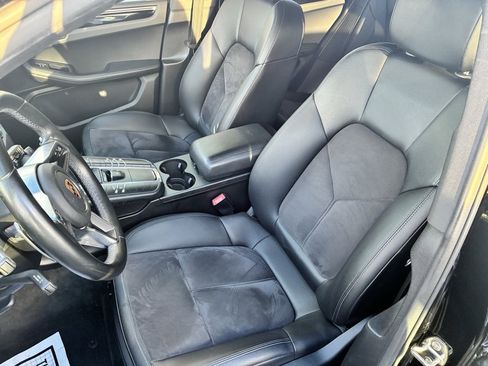 Used 2017 Porsche Macan w/ Driver Memory Package image 22