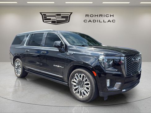 Used 2024 GMC Yukon XL Denali Ultimate AWD/4WD image 3
