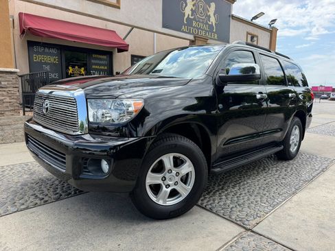 Used 2016 Toyota Sequoia SR5 w/ Premium Package RWD image 1