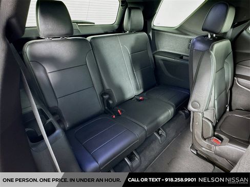 Used 2022 Chevrolet Traverse LT image 26