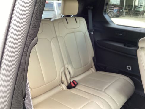 Used 2025 Jeep Grand Cherokee L Limited RWD image 12