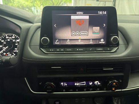 Used 2024 Nissan Rogue SV w/ SV Premium Package image 34