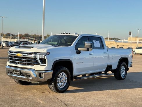 Used 2024 Chevrolet Silverado 3500 LTZ w/ LTZ Plus Package image 6