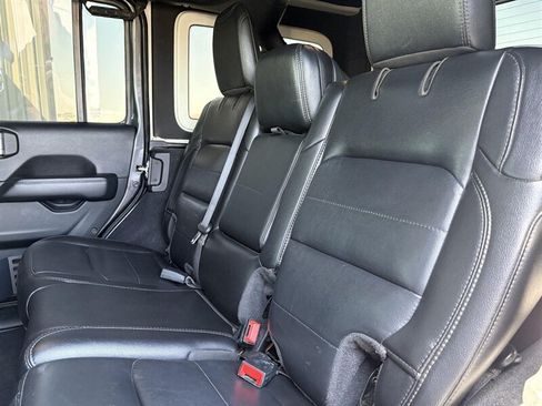 Used 2020 Jeep Wrangler Unlimited Sahara AWD/4WD image 23