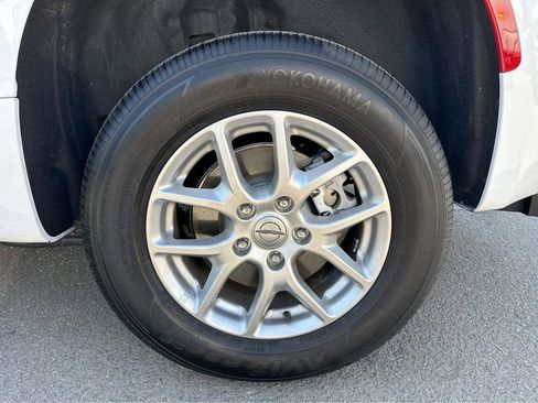 Used 2024 Chrysler Pacifica Touring image 14