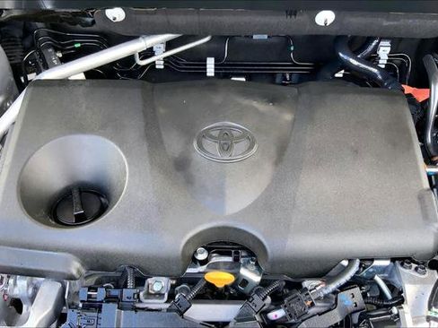 Certified 2025 Toyota RAV4 LE image 32