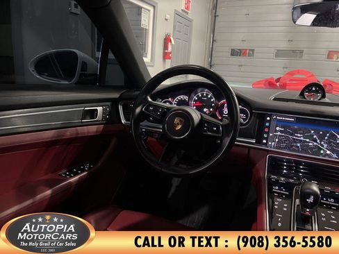 Used 2022 Porsche Panamera image 30