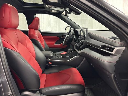 Used 2025 Toyota Highlander XSE image 68