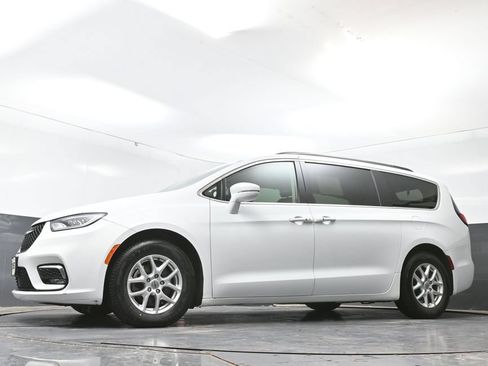 Used 2022 Chrysler Pacifica Touring-L FWD image 26