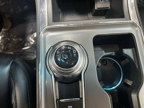 Used 2024 Ford Edge Titanium image 18