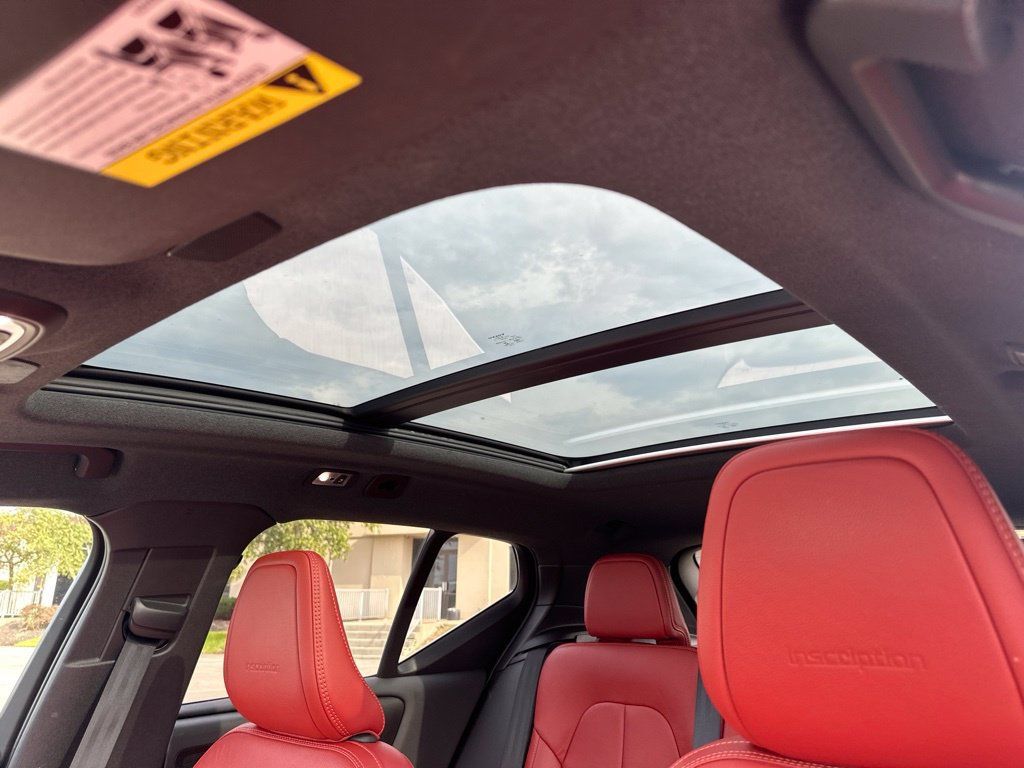 Used 2019 Volvo XC40 T4 Inscription FWD image 6