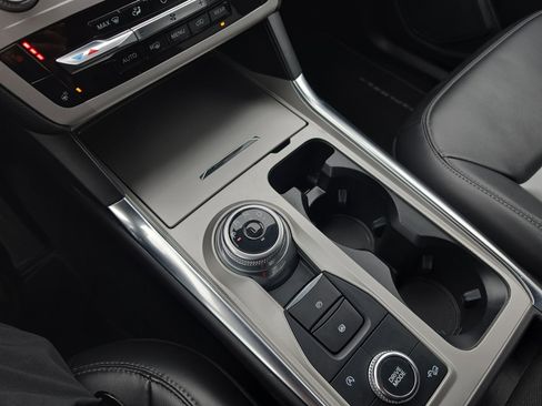 Used 2024 Ford Explorer XLT w/ Equipment Group 202A image 26