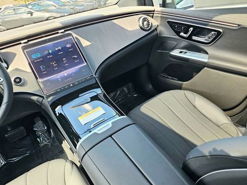 New 2026 Mercedes-Benz EQE 320 4MATIC SUV image 33