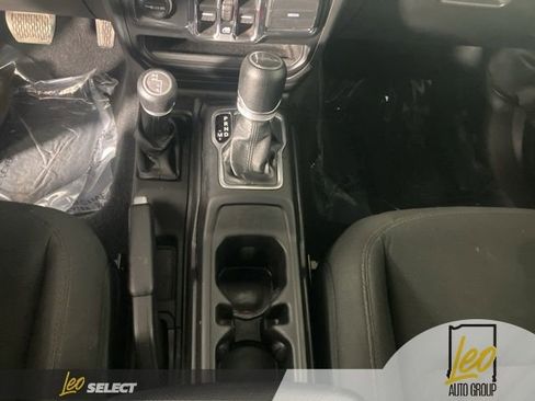 Used 2021 Jeep Gladiator Sport image 18